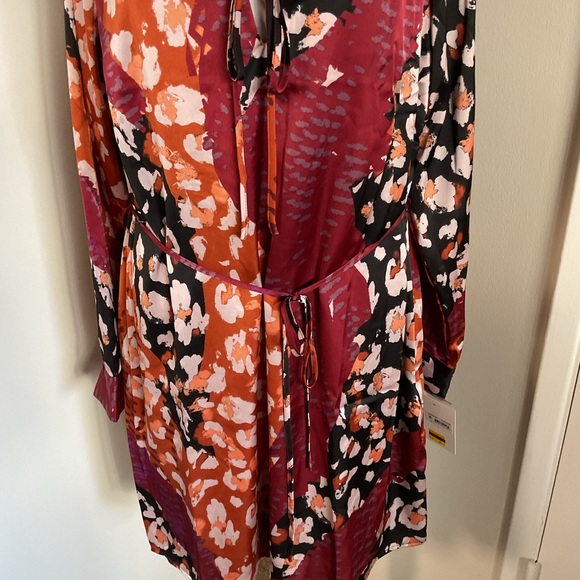 NWT Donna Morgan Floral Mini Dress - Long sleeves and V-neck design Size 18 - Picture 6 of 8